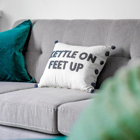 Modern 2 Bedroom Flat - 15 Minutes To Liverpool Birkenhead Eksteriør billede