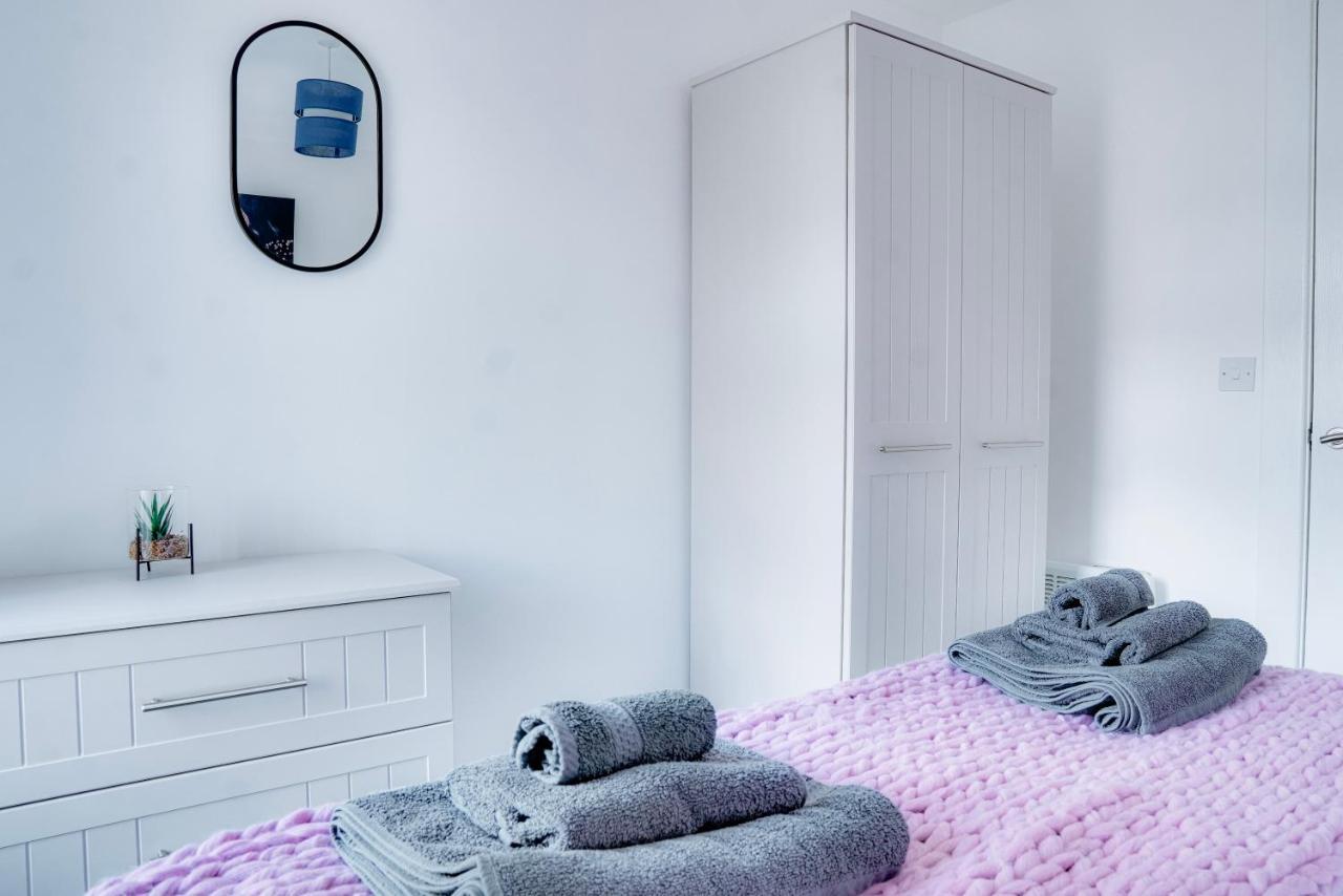 Modern 2 Bedroom Flat - 15 Minutes To Liverpool Birkenhead Eksteriør billede