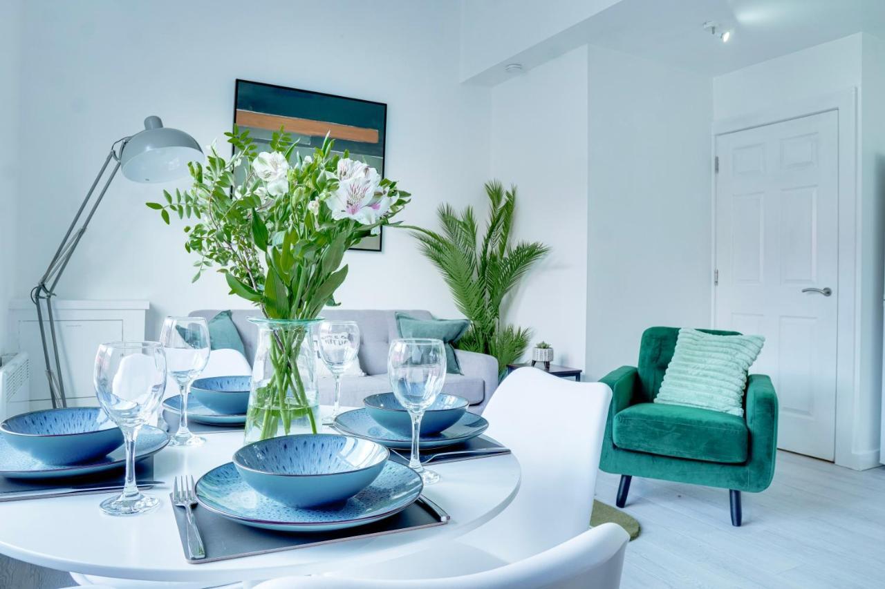 Modern 2 Bedroom Flat - 15 Minutes To Liverpool Birkenhead Eksteriør billede