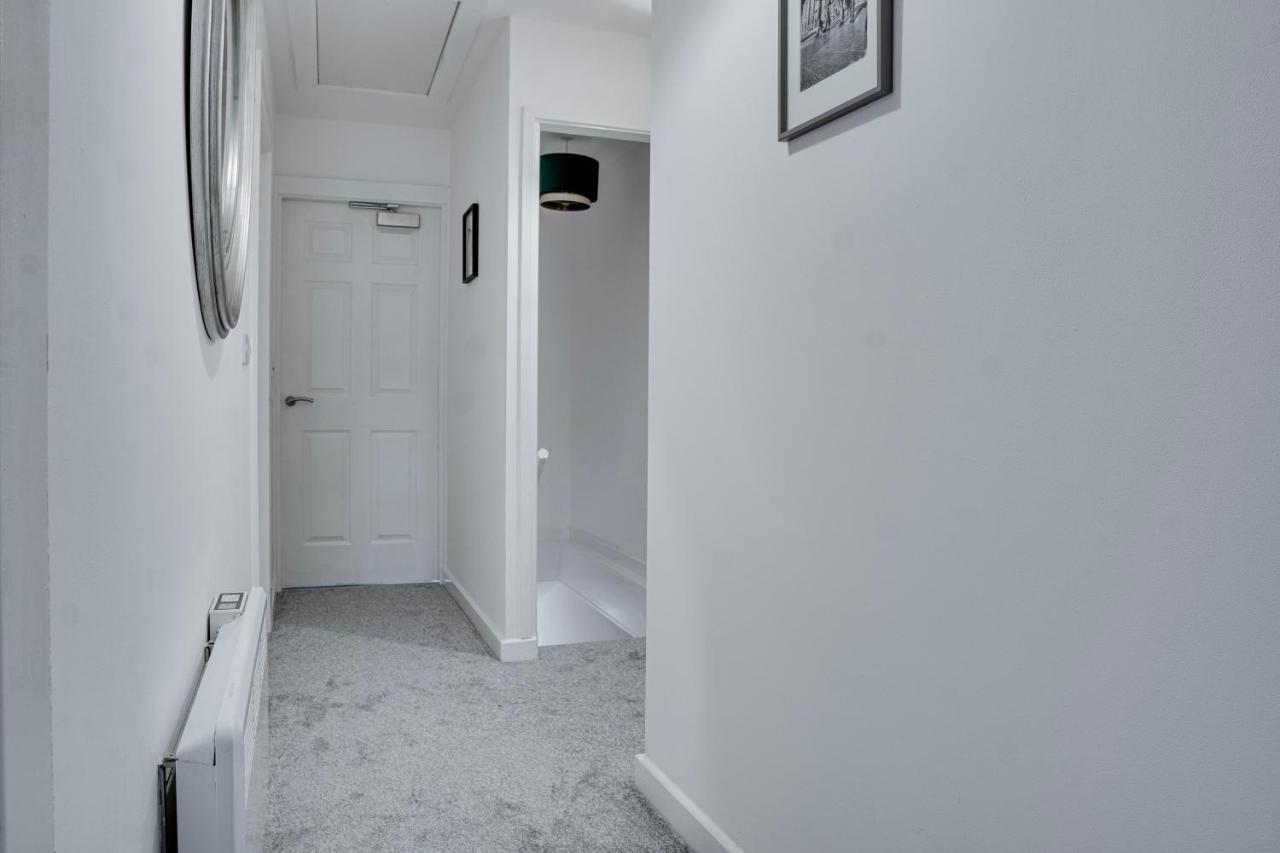 Modern 2 Bedroom Flat - 15 Minutes To Liverpool Birkenhead Eksteriør billede