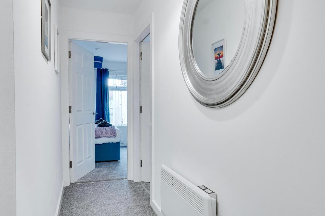 Modern 2 Bedroom Flat - 15 Minutes To Liverpool Birkenhead Eksteriør billede